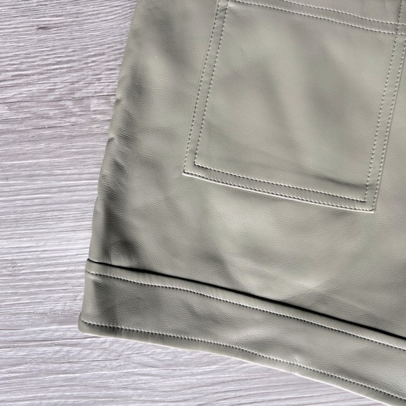 FRANCESCA'S kathy high rise vegan leather shorts size M NWT - Picture 14 of 16